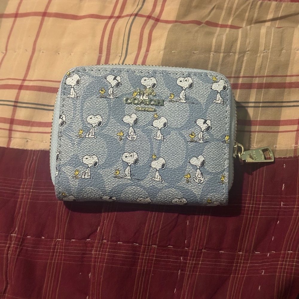 Snoopy Coach Black Leather Card Holder with Gold Logo - Picture 2 of 4